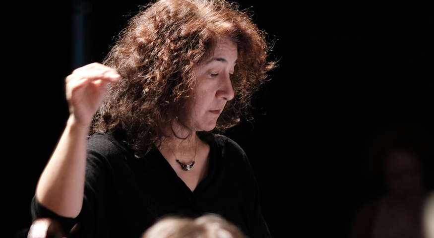 Adriana Tanus, cheffe d'orchestre de l'Orchestre des lycées français du monde