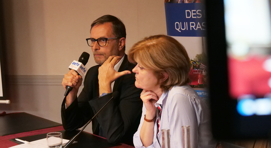 Olivier Brochet, directeur de l'AEFE, et Myriam Grafto, cheffe de département à la DREIC lors de leur intervention au séminaire de l'AEFE