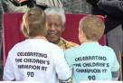 Vidéo : En 2008, Nelson Mandela fêtait ses 90 ans au lycée français de Johannesburg. © Lycée Jules-Verne