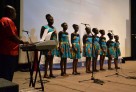 Les élèves de la chorale du lycée Saint-Exupéry de Brazzaville pendant DictaBrazza