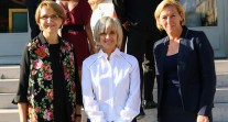 Cérémonie de sortie des boursiers Excellence-Major 2015 : Anne-Marie Descôtes, Élisabeth Guigou et Hélène Farnaud-Defromont