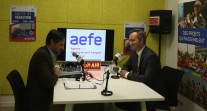  Visite de Jean-Baptiste Lemoyne à l'AEFE : au studio radio