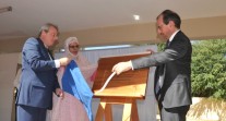 Inauguration du lycée français de Nouakchott : dévoilement de la plaque