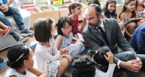 Hanoï : le Premier ministre Édouard Philippe rencontre les élèves du lycée français Alexandre-Yersin