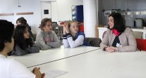 Échanges entre une marraine "Elles bougent" et des collégiennes au Lycée français de Madrid