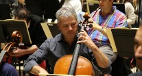 Répétition de l'Orchestre philharmonique de Radio France : Jean-Claude Auclin au violoncelle