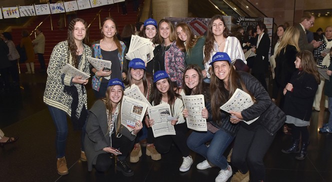 120 ans du lycée français de Montevideo : les élèves &quot;crieuses de journaux&quot;