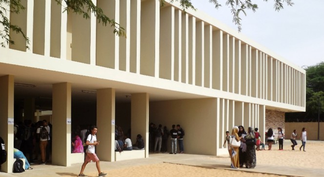 Lycée français Théodore-Monod de Nouakchott : façade du bâtiment du secondaire