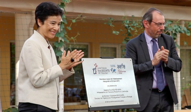 Inauguration des nouveaux locaux du lycée René-Descartes de Phnom Penh : plaque inaugurale