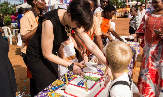 50 ans de l&#039;école française de Kampala : le traditionnel gâteau d&#039;anniversaire