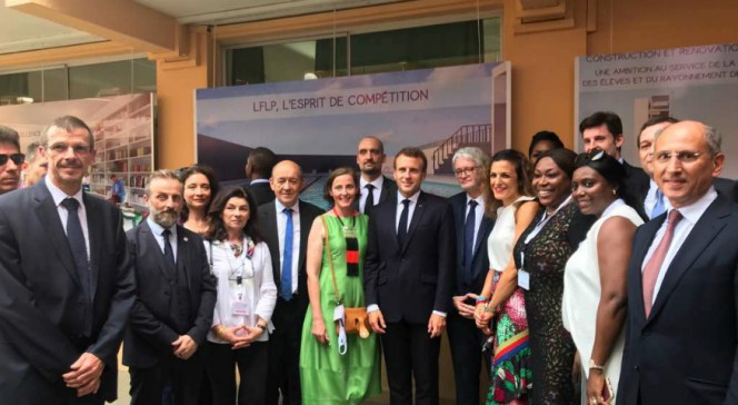 Visite présidentielle au lycée français de Lagos : photo de groupe