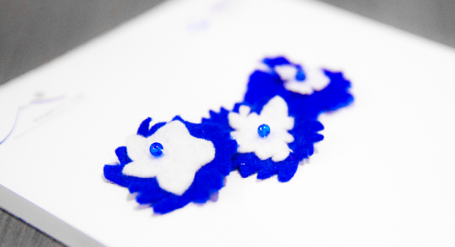 Commémoration du 11 novembre : bleuets confectionnés par des élèves à Tokyo