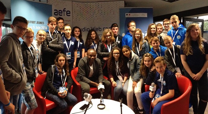 Euro Foot Jeunes 2016 : William Gallas et les Web reporters dans le studio radio de l&#039;AEFE