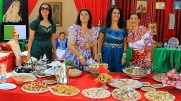 Buffet de gourmandises sur le stand algérien.