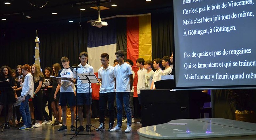 Les élèves de l'Eurocampus de Manille chantent Göttingen