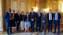 Cérémonie de remise de la Légion d'honneur à Olivier Brochet : le directeur de l'AEFE et des membres de son équipe
