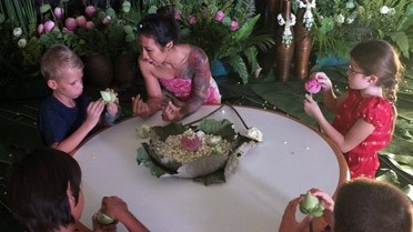 Atelier fleurs pour les enfants du lycée de Bangkok