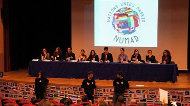 Joutes oratoires et tribune des Nations-Unies reconstituée pour les "NUMAD 2013"