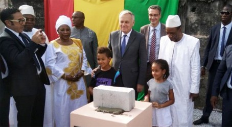 Pose de 1re pierre avec le président Alpha Condé à Conakry