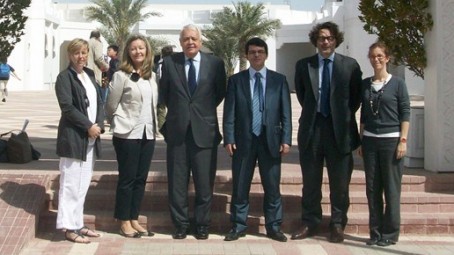 À Doha, Mmes Arnold-Patze (conseillère au lycée) et Pion (AEF