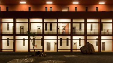 Le lycée de Dakar vu de nuit